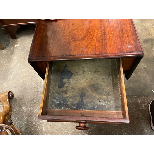 134 - VICTORIAN MAHOGANY 19TH CENTURY PEMBROKE TABLE WITH FITTED DRAWER