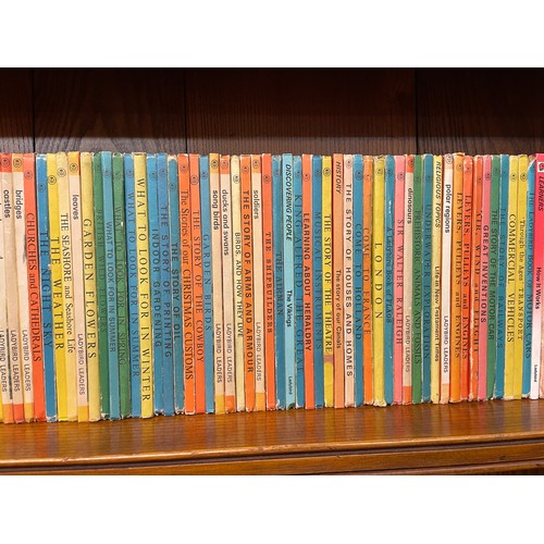 14 - SET OF LADYBIRD EARLY READING AND HISTORICAL BOOKS