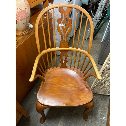 147 - 18TH CENTURY STYLE ELM FIDDLE BACK WINDSOR CHAIR WITH CRINOLINE STRETCHER