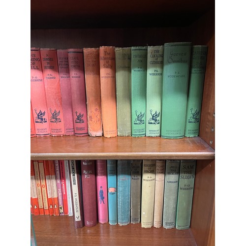 75 - SELECTION OF PG WODEHOUSE HARD BACK BOOKS BY HERBERT JENKINS, AND PENGUIN ORANGE PAPERBACK BOOKS