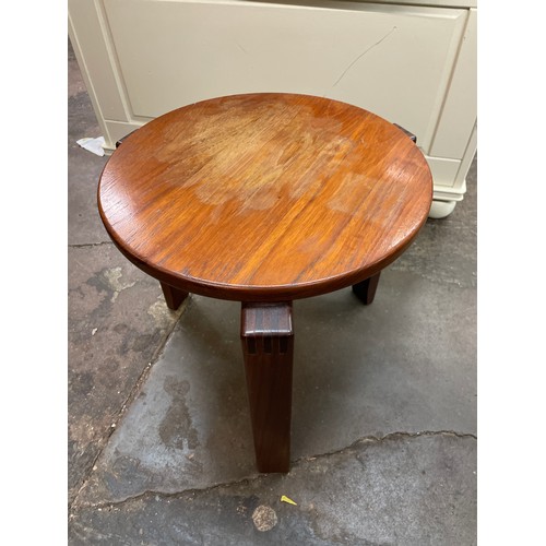 112 - SMALL CIRCULAR TRILEG TABLE