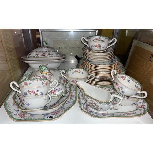 205 - COPELAND SPODE EDEN PATTERNED DINNER SET, TUREENS AND SAUCE BOAT