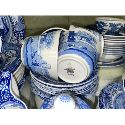 248 - SHELF OF SPODE BLUE AND WHITE ITALIAN SERIES AND OTHER WILLOW PATTERN TRANSFER WARE POTTERY