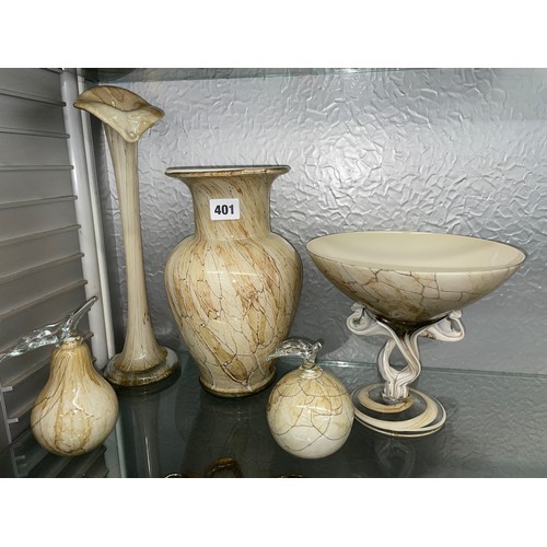 401 - SELECTION OF MARBLED GLASSWARE INC JACK IN THE PULPIT VASE AND JELLYFISH COMPORT