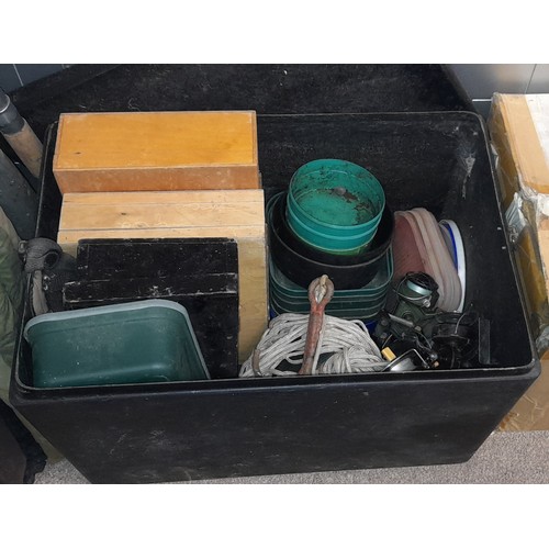 231 - FISHING TACKLE SEAT BOX CONTAINING VARIOUS FIXED SPOOL REELS, CENTRE PIN REEL, AND OTHER BOXES