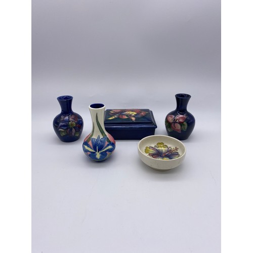 524 - SELECTION OF MOORCROFT POTTERY INC. TRINKET BOX, PAIR OF VASES, SHALLOW BOWL ALL A/F AND AN OLD TUPT... 