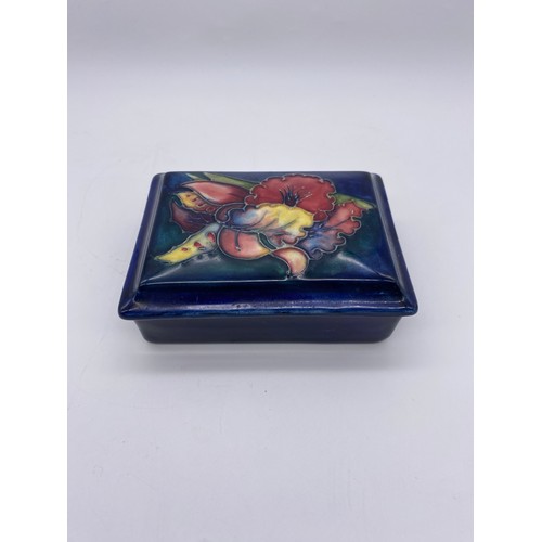 524 - SELECTION OF MOORCROFT POTTERY INC. TRINKET BOX, PAIR OF VASES, SHALLOW BOWL ALL A/F AND AN OLD TUPT... 