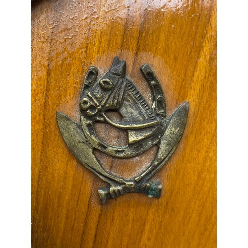 496 - GURKHA CROSS KUKRI AND INSIGNIA EASEL BACK SHIELD