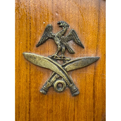 496 - GURKHA CROSS KUKRI AND INSIGNIA EASEL BACK SHIELD