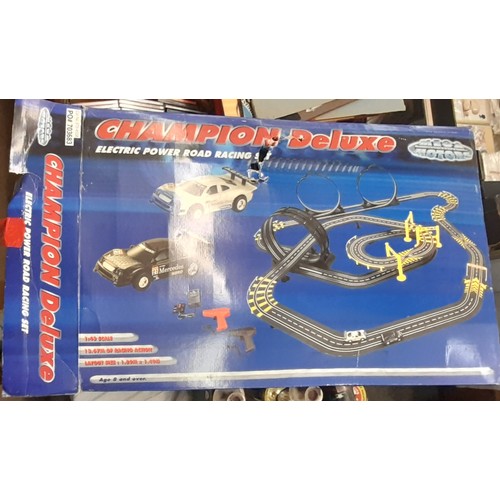 304 - MEGA MOTOR CHAMPION DELUXE RACING SET