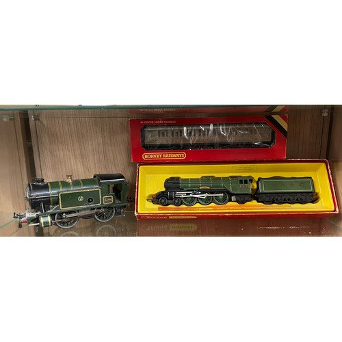 254 - HORNBY GREEN LIVERY LOCOMOTIVE STEAM ENGINE AND HORNBY TRIANG THE FLYING SCOTSMAN