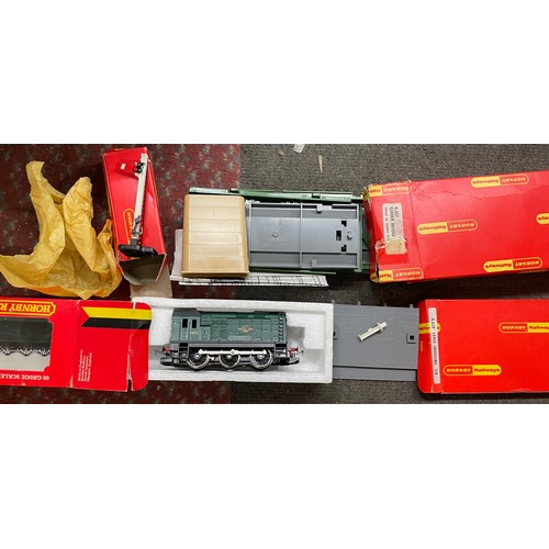 387 - HORNBY DEISEL SHUNTER CARRIAGE AND A GIRDER BRIDGE AND LEVEL CROSSING