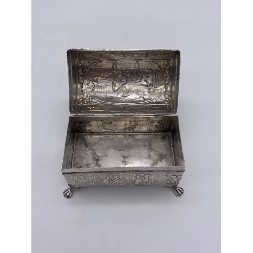 466 - 930 CONTINENTAL WHITE METAL CASKET RAISED ON LION PAW FEET 4.4OZ APPROX