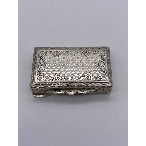 459 - 800 ENGRAVED SILVER GILT SNUFF BOX 1OZ APPROX