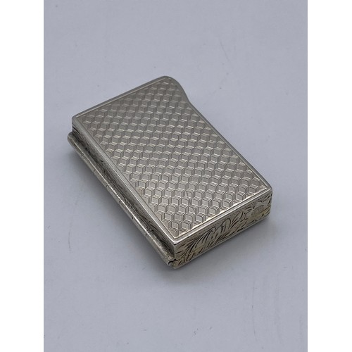 459 - 800 ENGRAVED SILVER GILT SNUFF BOX 1OZ APPROX