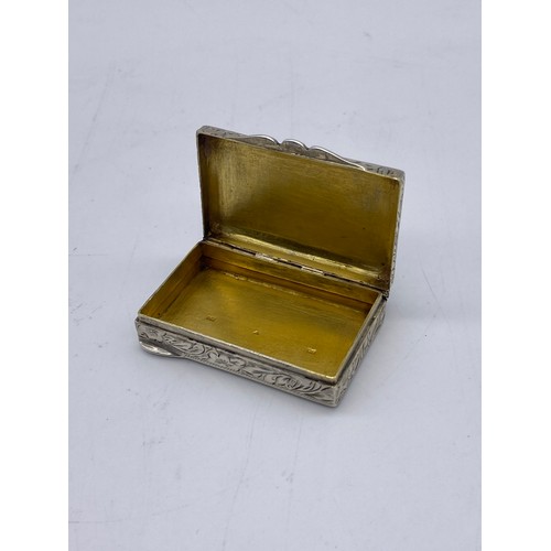 459 - 800 ENGRAVED SILVER GILT SNUFF BOX 1OZ APPROX