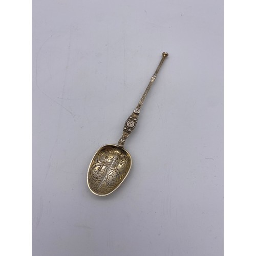 469 - LONDON SILVER PARCEL GILT ANNOITING SPOON 1OZ APPROX