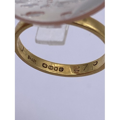 568 - 18CT GOLD WEDDING BAND 1.7G APPROX