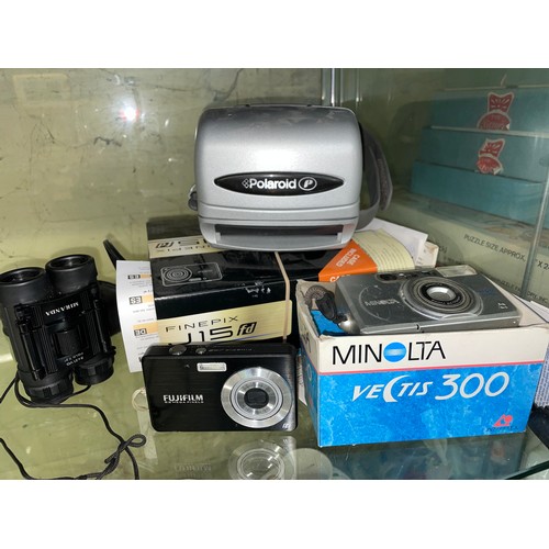 403 - FUJIFILM FINE PICS CAMERA, MINOLTA CAMERA AND POLAROID CAMERA