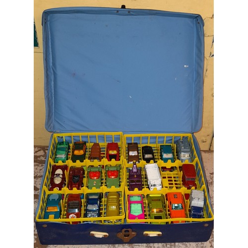 378 - PLASTIC CARRY CASE OF MATCHBOX AND WHIZWHEELS PLAYWORN DIECAST CARS AND A TUB OF OTHER CARS