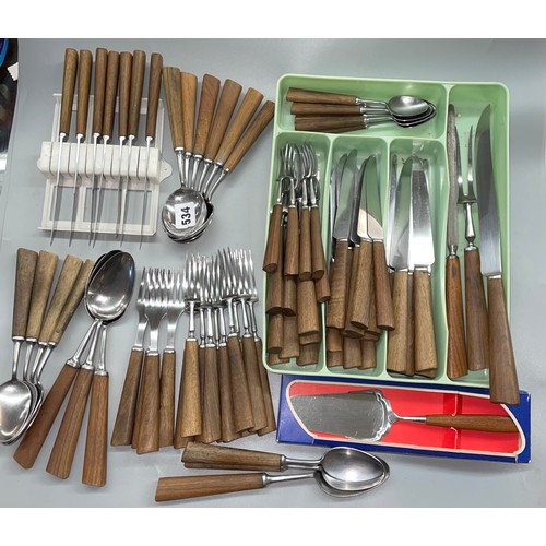 534 - EXTENSIVE SET OF MILLS MOORE WOODEN HANDLED CUTLERY