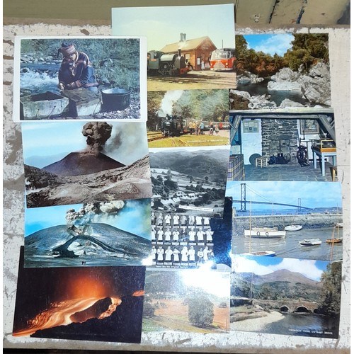 579 - SELECTION OF PICTURE CARDS SWISS AND CONTINENTAL AND SOUVENIR POSTCARD PACKS