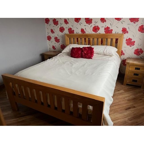 113 - LIGHT OAK SLATTED FRAME DOUBLE BED