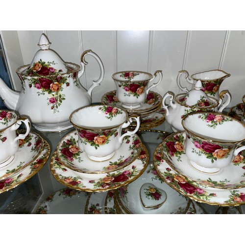 229 - ROYAL ALBERT OLD COUNTRY ROSES BONE CHINA TEASET WITH BREAKFAST CUPS AND SAUCERS