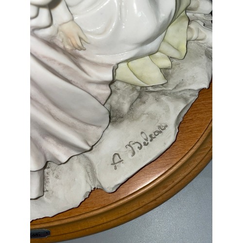 233 - A BELCARI RESIN MOULDED FIGURE GROUP AND LEONARDO COLLECTION RESIN CRINOLINE FIGURE