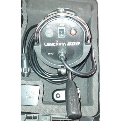 402 - LENCARTA 600 PHOTOGRAPHY LIGHTING SYSTEM WITH BATTERY POWER PACK