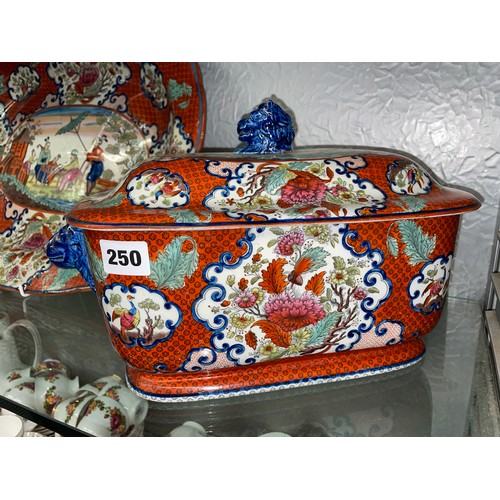 250 - 19TH CENTURY PEARLWARE CHINOISERIE DECORATED MEAT PLATTER, DISHES AND TUREEN AND COVER, SOME A/F