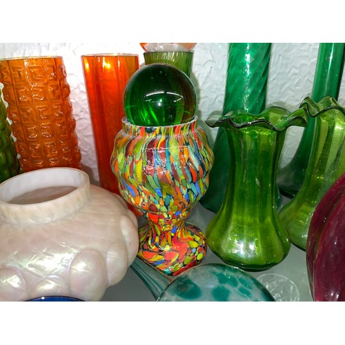 267 - HALF SHELF OF GREEN AND TANGERINE GLASS VASES, IRRIDESCENT BULB VASE, AND SPIL VASES