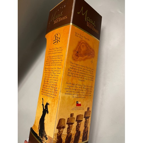 266 - BOXED MOAI PISCO DE CHILE LIQUOR