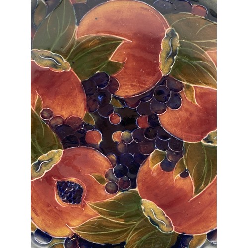 497 - MOORCROFT POTTERY POMEGRANATE PLATE