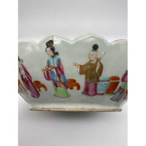 484 - 19TH CENTURY CANTON FAMILLE ROSE LOBED SHALLOW BOWL PAINTED WITH PANELS OF FIGURES AND BIRDS AND A F... 