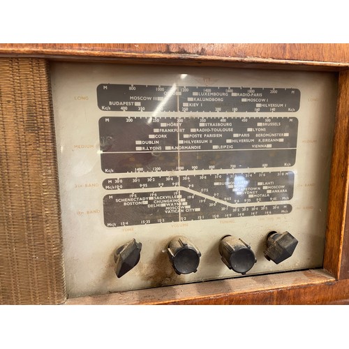 351 - WALNUT CASED KB MAINS RADIO