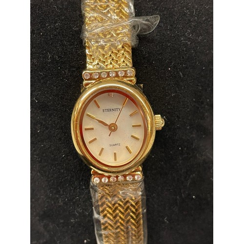 635 - LADIES ETERNITY WRISTWATCH WITH MOTHER OF PEARL DIAL