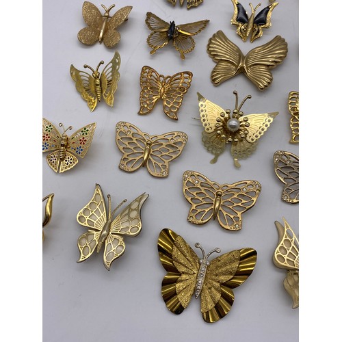 608 - BAG OF GOLD COLOURED BUTTERFLY BROOCHES