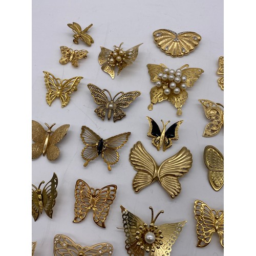 608 - BAG OF GOLD COLOURED BUTTERFLY BROOCHES