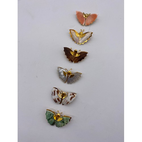 604 - BAG OF ABALONE AND SHELL BUTTERFLY BROOCHES