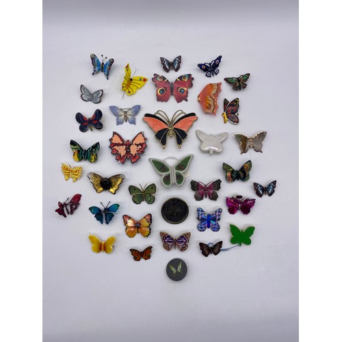 603 - BAG OF MIXED MEDIA MOSAIC AND ENAMEL BUTTERFLY BROOCHES