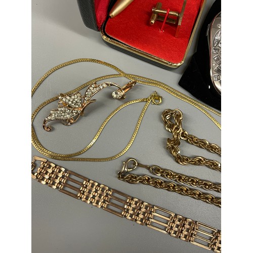 633 - SMALL SELECTION OF CHAIN NECKLACES, NECKLACE AND EARRING SETS AND PEN WITH CUFFLINKS PRESENTATION SE... 