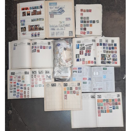 479 - ALBUM OF GB AND WORLD POSTAGE ALBUMS AND STAMP REFERENCE BOOKS, AND BAG OF FRANKED STAMPS