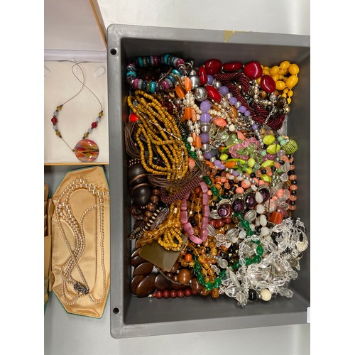 586 - TRAY - CASE OF THREE STRAND FELICITY SIMULTED PEARL NECKLACE, VARIOUS OTHER BEADED NECKLACES