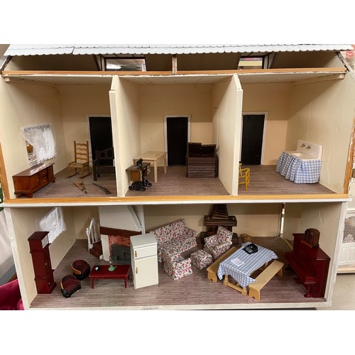 364 - DOLLS HOUSE 1:12 SCALE MODELLED ON THE WALTONS HOME INCLUDING SOME ACCESSORIES