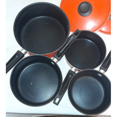 302 - VINTAGE ORANGE GRADUATED SAUCEPANS AND LIDS