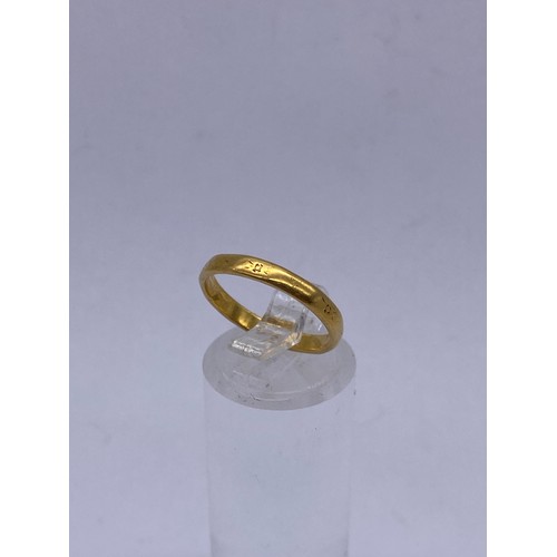 621 - LADIES 22CT GOLD WEDDING BAND SIZE M 2.2G APPROX