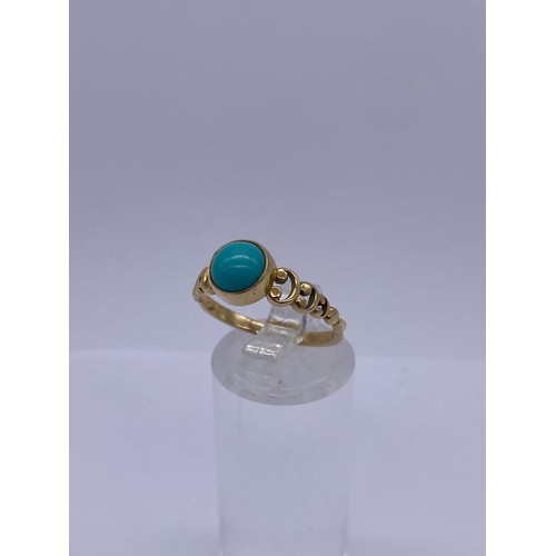 622 - STAMPED 585 TURQUOISE CABOCHON DRESS RING WITH PAIR OF MATCHING DROPPER EARRINGS 5.8G OVERALL