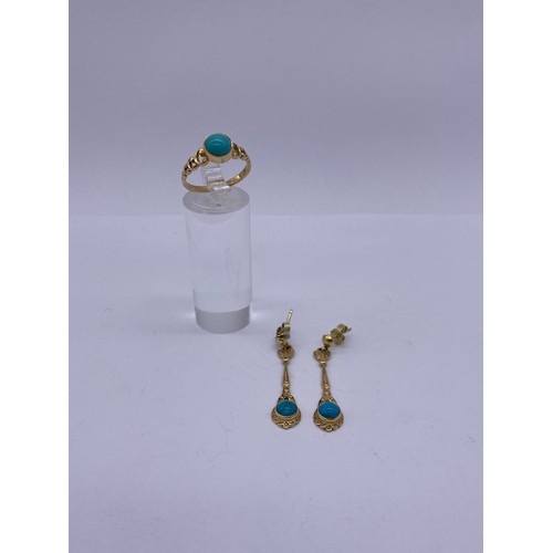 622 - STAMPED 585 TURQUOISE CABOCHON DRESS RING WITH PAIR OF MATCHING DROPPER EARRINGS 5.8G OVERALL