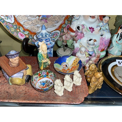 511 - SHELF OF REPRODUCTION MAINLY CHINESE CERAMICS AND FIGURES INCLUDING BUDDHAS, TEA BOWLS, AND PLATES